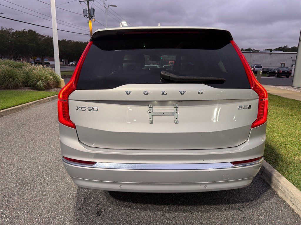 Used 2024 Volvo XC90 B5 Plus AWD/4WD image 5