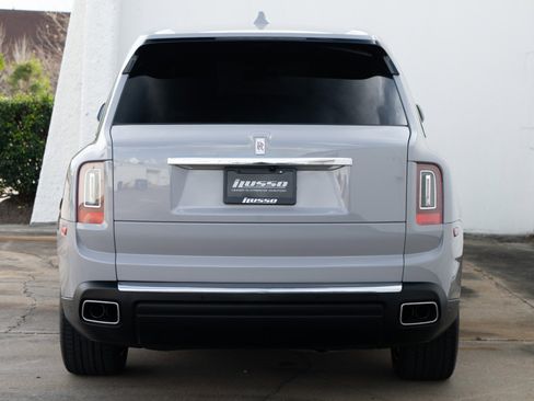 Used 2024 Rolls-Royce Cullinan image 3