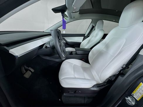 Used 2022 Tesla Model Y Long Range AWD/4WD image 23