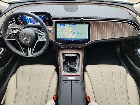Used 2025 Mercedes-Benz E 350 Sedan image 30