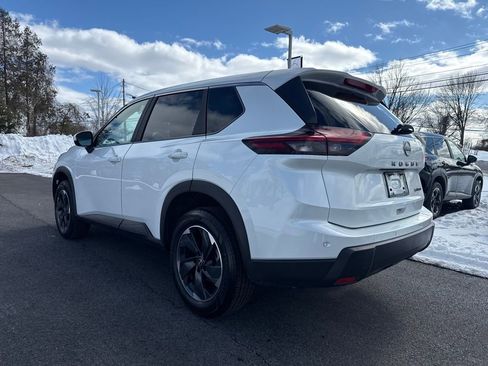 Certified 2024 Nissan Rogue SV image 7