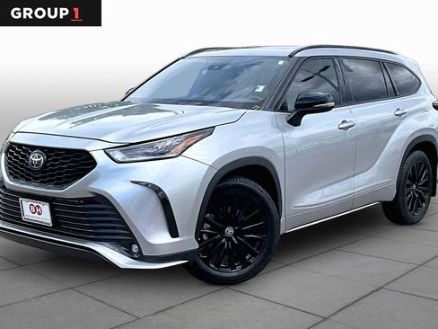 Used 2023 Toyota Highlander XSE FWD image 1
