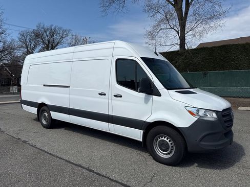 Used 2023 Mercedes-Benz Sprinter 2500 image 10