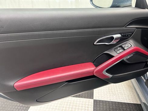 Used 2018 Porsche 718 Cayman RWD image 10
