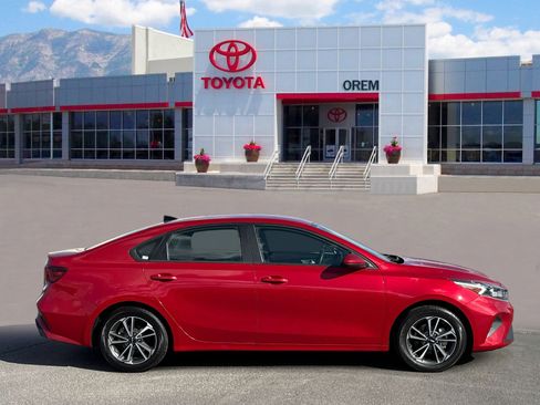Used 2023 Kia Forte LXS FWD image 3