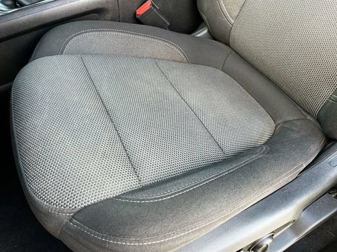 Used 2023 Chevrolet Traverse LT FWD image 18