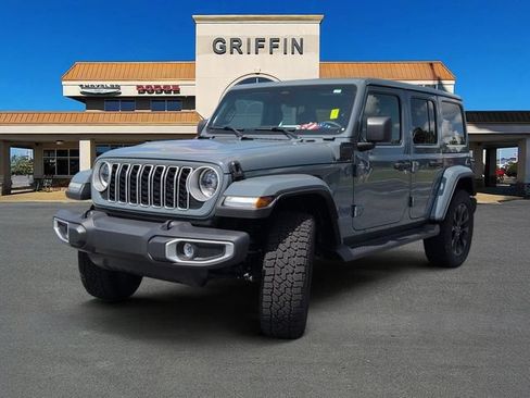 Used 2025 Jeep Wrangler Unlimited Sahara AWD/4WD image 11