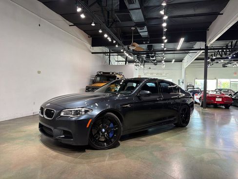 Used 2016 BMW M5 image 2