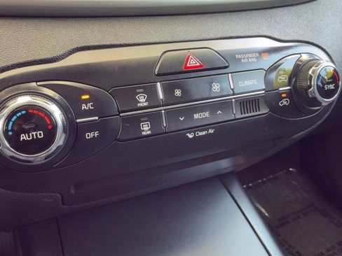 Used 2018 Kia Sorento FWD image 24