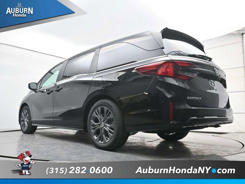 New 2026 Honda Odyssey Touring image 13