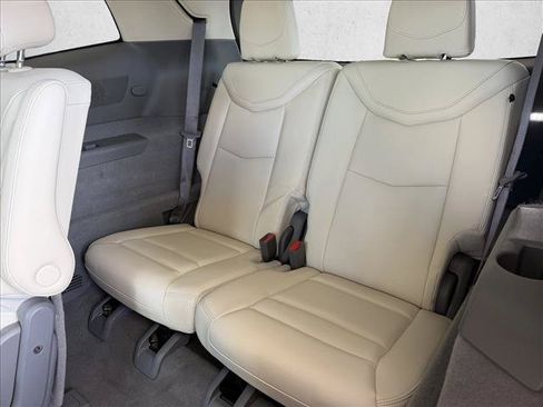 Used 2024 Cadillac XT6 Premium Luxury w/ Technology Package FWD image 11