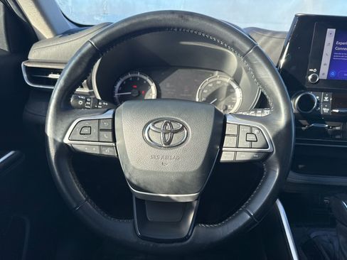 Used 2023 Toyota Highlander LE image 18