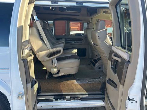 Used 2016 Chevrolet Express 2500 image 15