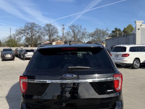 Used 2018 Ford Explorer XLT image 17