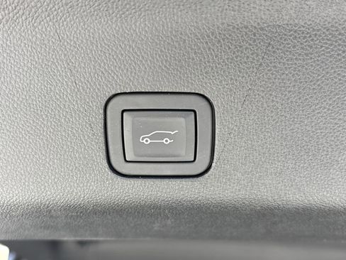 Used 2024 Chevrolet Tahoe Z71 w/ Luxury Package AWD/4WD image 9