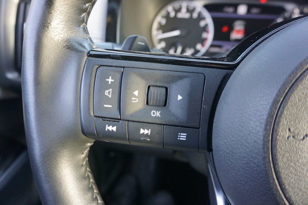 Used 2024 Nissan Pathfinder SL w/ SL Premium Package FWD image 8