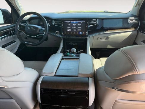 Used 2023 Jeep Grand Wagoneer 4WD image 10