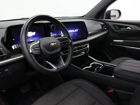 Used 2025 Chevrolet Traverse LT w/ Driver Confidence Package FWD image 13