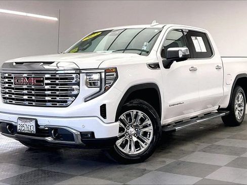 Used 2023 GMC Sierra 1500 Denali w/ Denali Carbonpro Edition AWD/4WD image 12