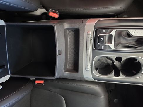 Used 2023 Kia Carnival LX FWD image 33