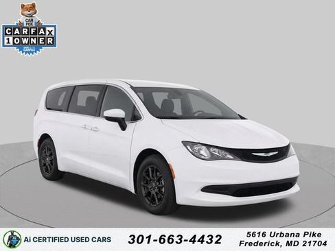 Used 2023 Chrysler Voyager LX FWD image 1