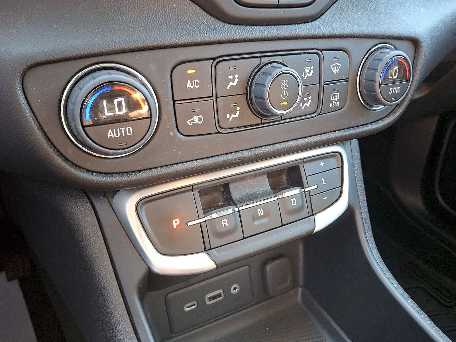 Used 2023 GMC Terrain SLE w/ Driver Convenience Package AWD/4WD image 12