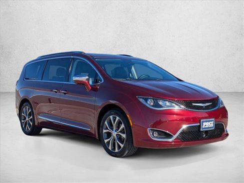 Used 2017 Chrysler Pacifica Limited image 7