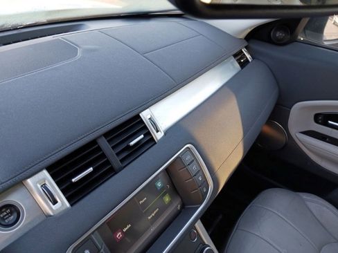 Used 2017 Land Rover Range Rover Evoque SE Premium image 5