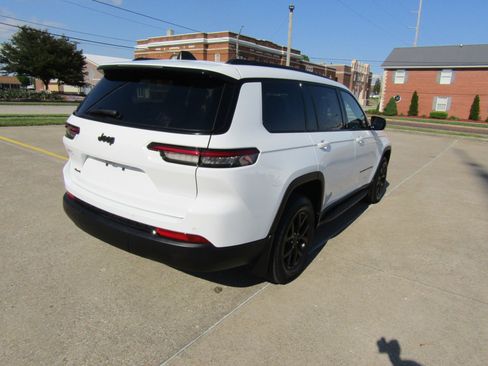 Used 2023 Jeep Grand Cherokee L Laredo AWD/4WD image 3