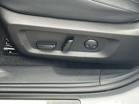 New 2026 Mitsubishi Outlander SE FWD image 11