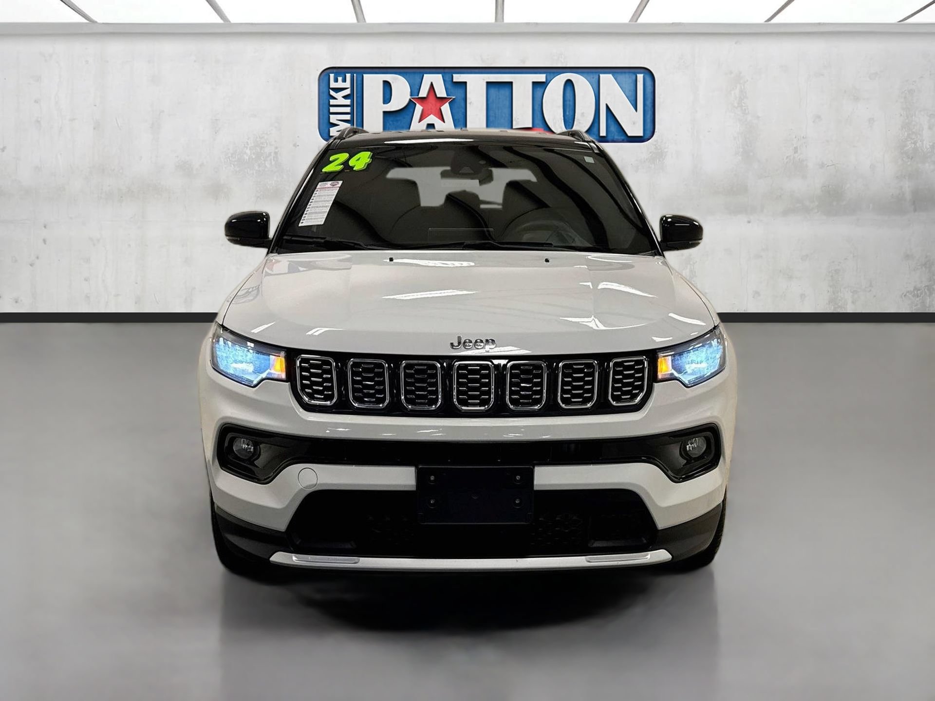 Used 2024 Jeep Compass Limited AWD/4WD image 2