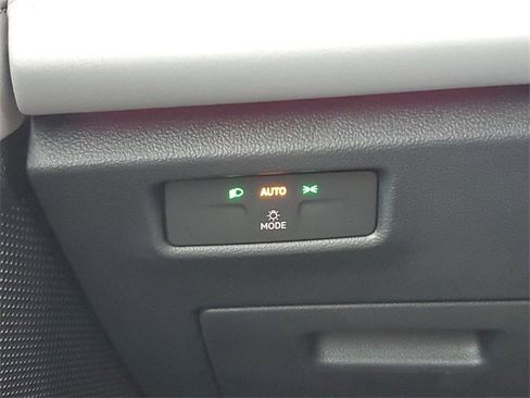 New 2025 Volkswagen Tiguan SE image 33