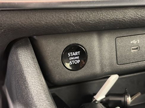 Used 2024 Nissan Rogue SV AWD/4WD image 22
