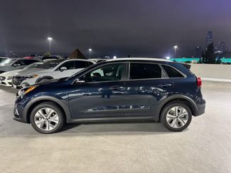 Used 2020 Kia Niro EX FWD video 2