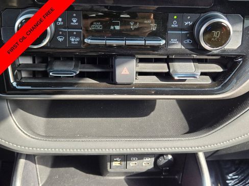 Used 2024 Toyota Highlander LE AWD/4WD image 26