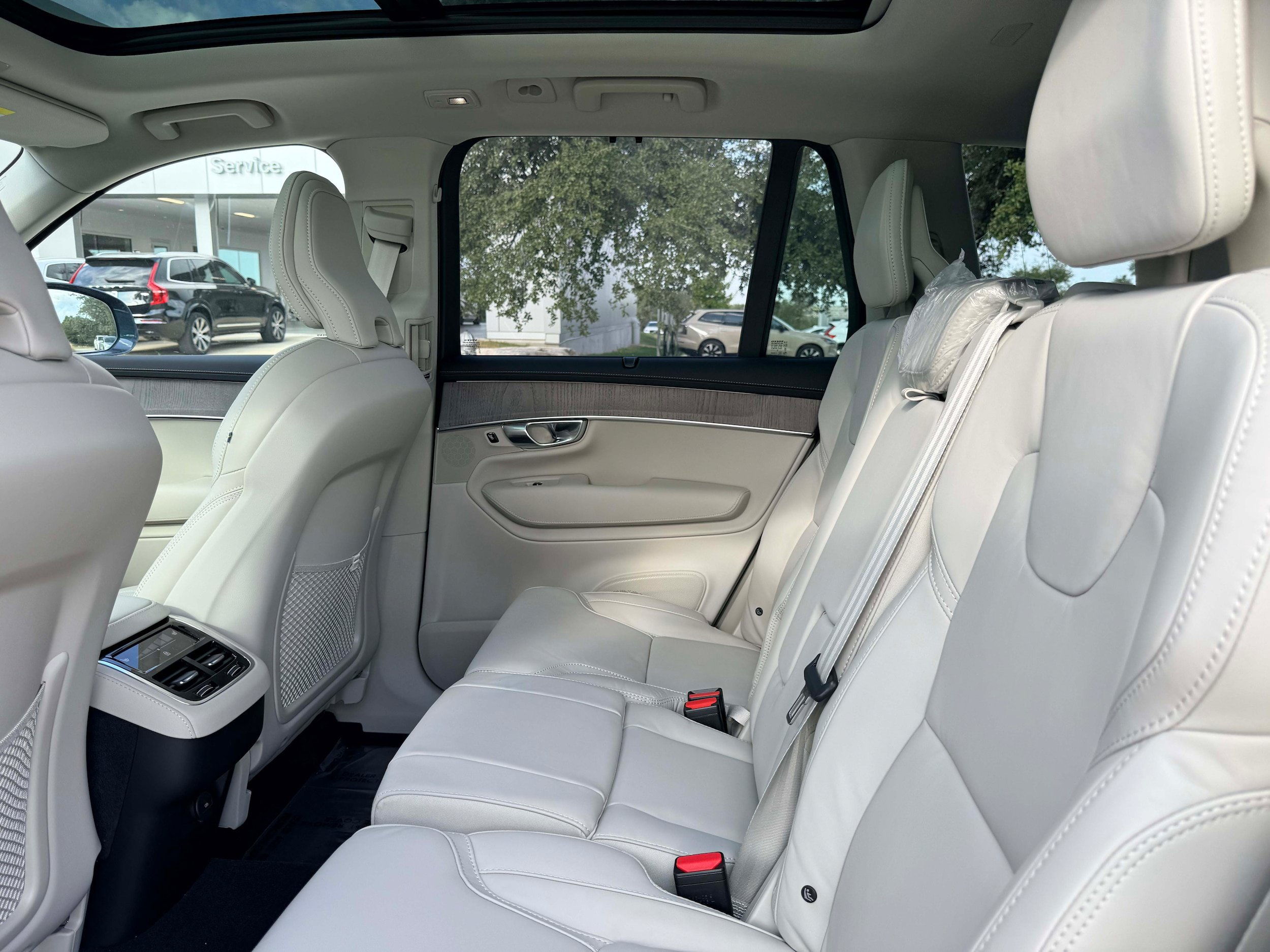 New 2026 Volvo XC90 B6 Ultra w/ Protection Package AWD/4WD image 16
