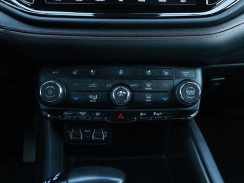 Used 2024 Dodge Durango GT image 18