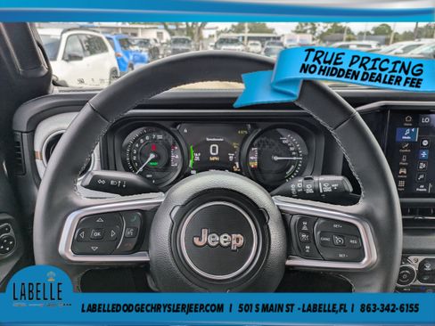 Used 2025 Jeep Wrangler Unlimited Sahara w/ Safety Group AWD/4WD image 21