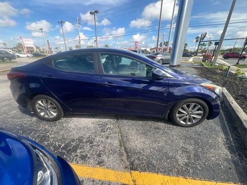 Used 2014 Hyundai Elantra SE w/ Option Group 02 FWD image 9