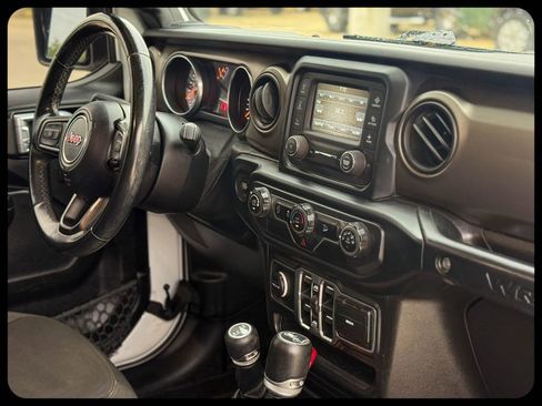 Used 2019 Jeep Wrangler Unlimited Sport S AWD/4WD image 9