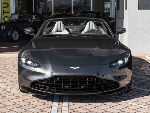 Used 2021 Aston Martin V8 Vantage Roadster image 18