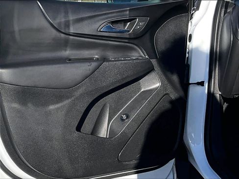Used 2023 Chevrolet Equinox LT image 9
