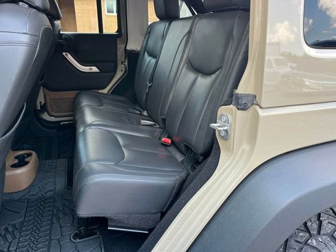 Used 2017 Jeep Wrangler Unlimited Rubicon AWD/4WD image 28