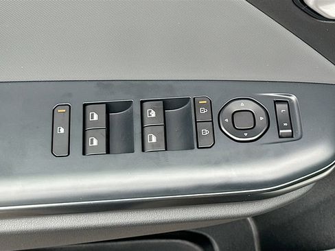 New 2025 Kia K4 LXS image 17