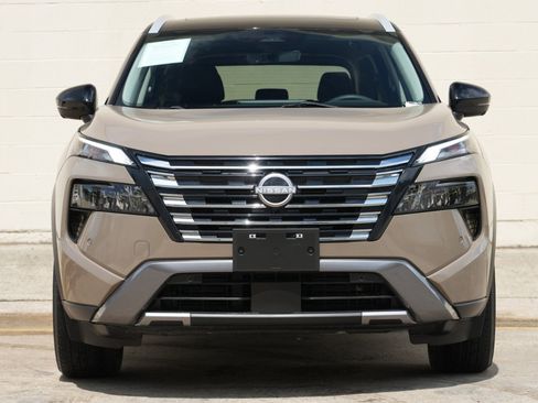 Used 2024 Nissan Rogue SL w/ SL Premium Package FWD image 6