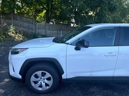 Used 2025 Toyota RAV4 LE AWD/4WD image 2