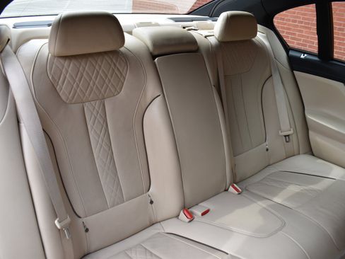 Used 2019 BMW 750i 750i Sedan w/ Executive Package image 16