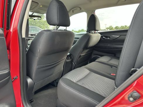 Used 2017 Nissan Rogue SV w/ SV Premium Package FWD image 18