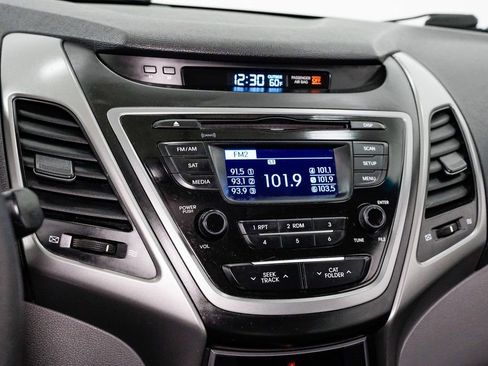 Used 2014 Hyundai Elantra SE image 12