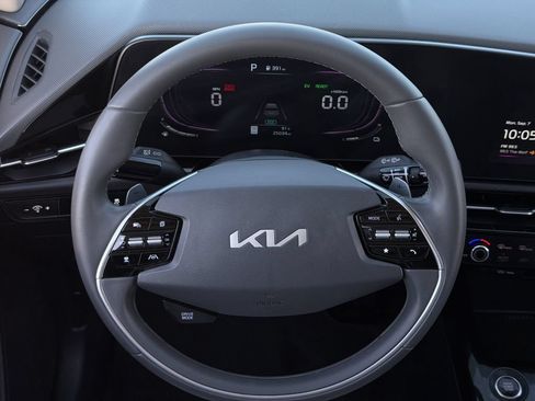 Used 2024 Kia Niro EX FWD image 13